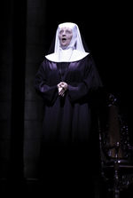 huet_noella_the_mother_abbess Noëlla Huet(Mère Abbess) dans The Sound of Music © Cylla von Tiedemann