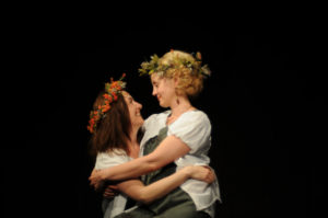 Rosemary Doyle et Lisa Horner dans <i>My Mother’s Lesbian Jewish Wiccan Wedding</i> © Lindsay Anne Black