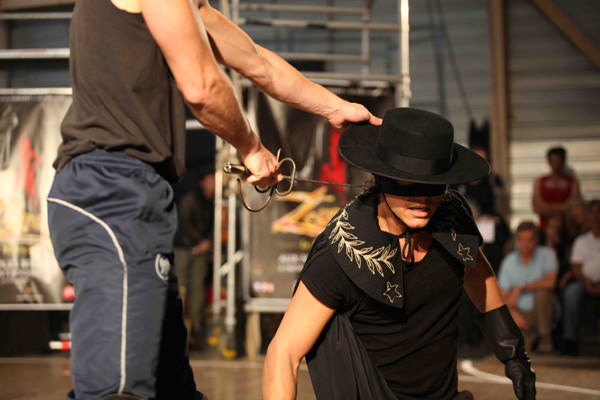 Zorro, le musical Laurent Ban et Yan Duffas (au premier plan) (c) 2009, Zorro Productions, Inc. - Photo: S.Ruet/Storybox Photo