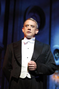 burke_simon Simon Burke dans la production de <i>The Sound of Music</i> à Londres © Tristram Kenton