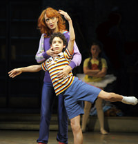 David_Alvarez_et_Haydn_gwynne_dans_billy_elliot David Alvarez et Haydn Gwynne dans la comédie musicale Billy Elliot (Broadway) © David Scheinmann
