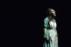 Geneviève Charest dans le rôle de Fantine dans la comédie musicale <i>Les Misérables</i> © Victor Diaz Lamich