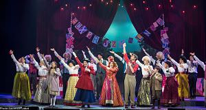 La troupe de la comédie musicale Mary Poppins © Laurence Labat (courtoisie Juste pour rire)