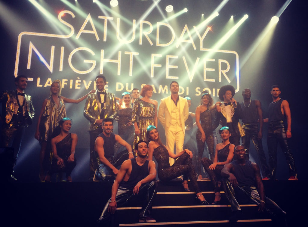 La troupe de  Saturday Night Fever (c) Regard en Coulisse